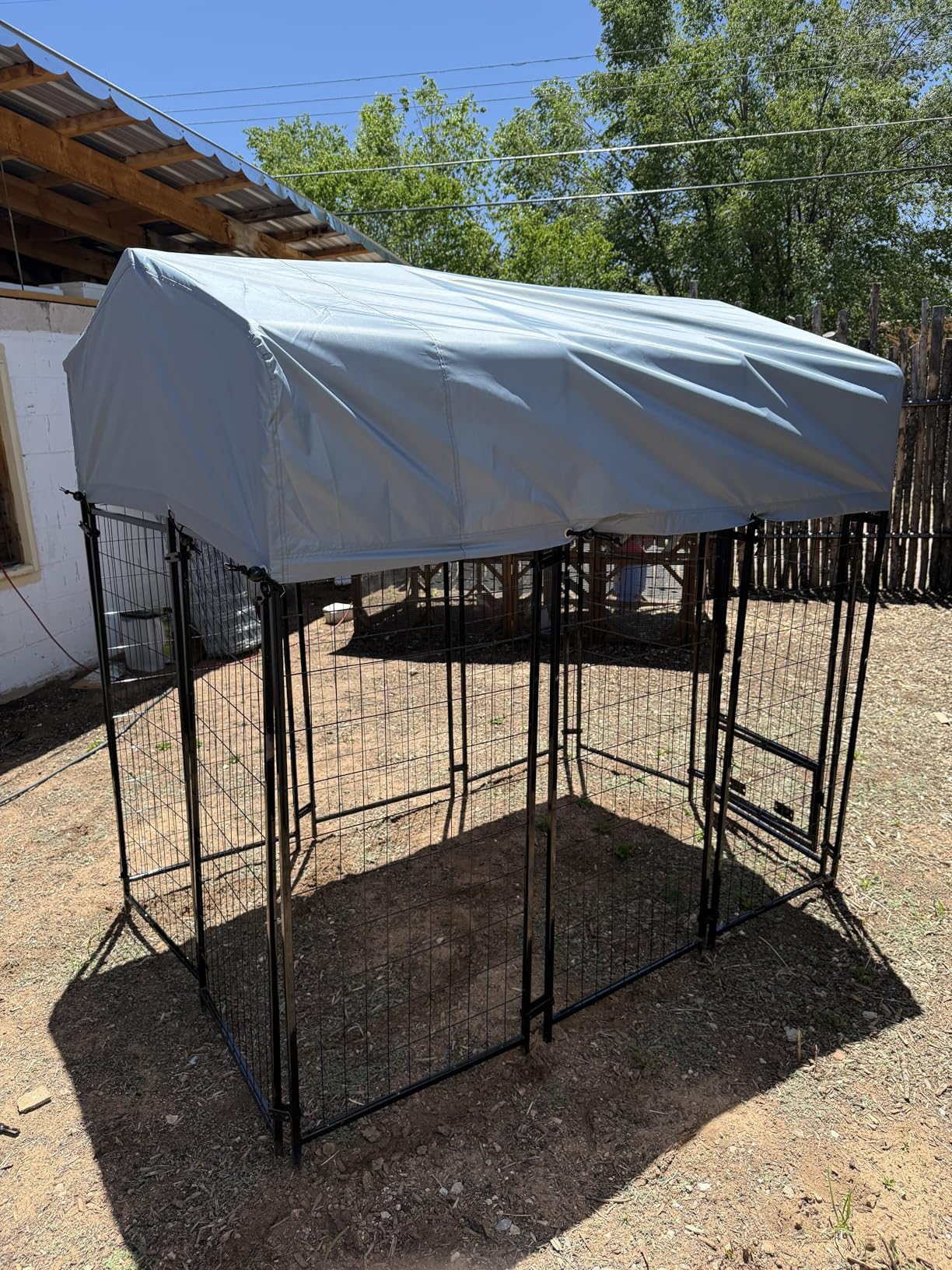 Oranland 4x4x6 FT Outdoor Dog Kennel with Waterproof Roof, Heavy-Duty Welded Wire Steel Dog Pen with Secure Lock and 360° Rotating Feeding Bowls